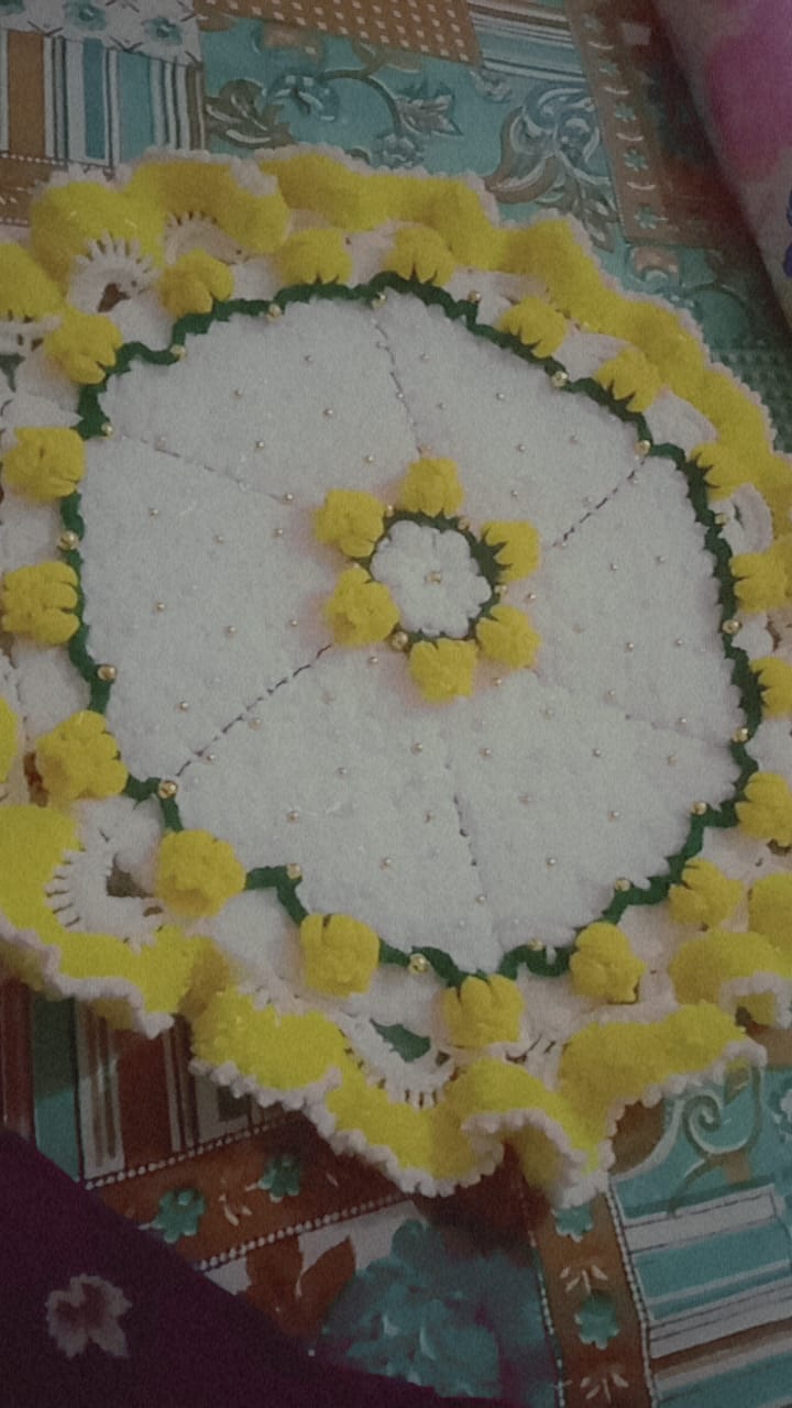 Premium White base thalposh with yellow flowers
