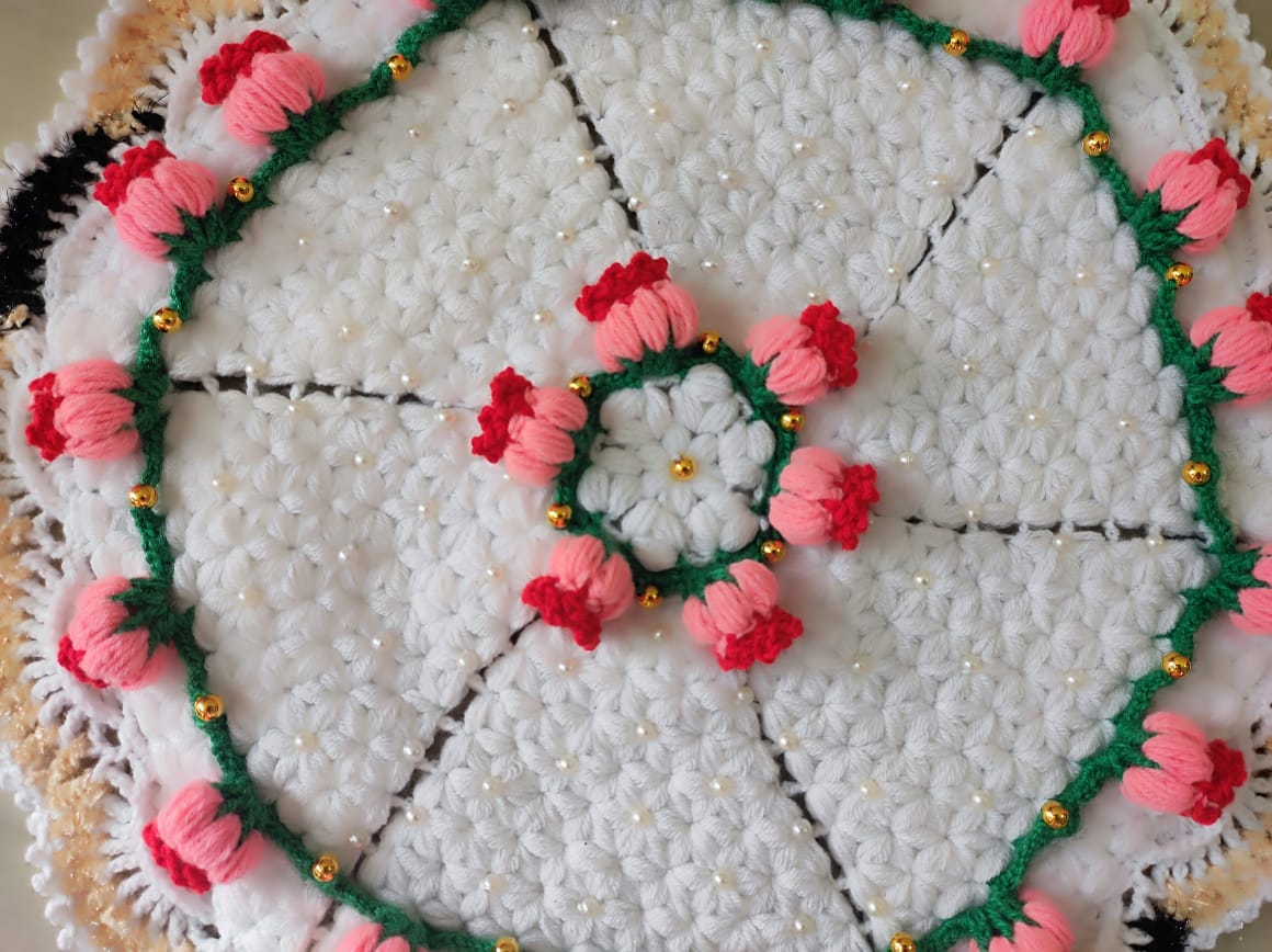 Premium thalposh White base and pink and red touch flower