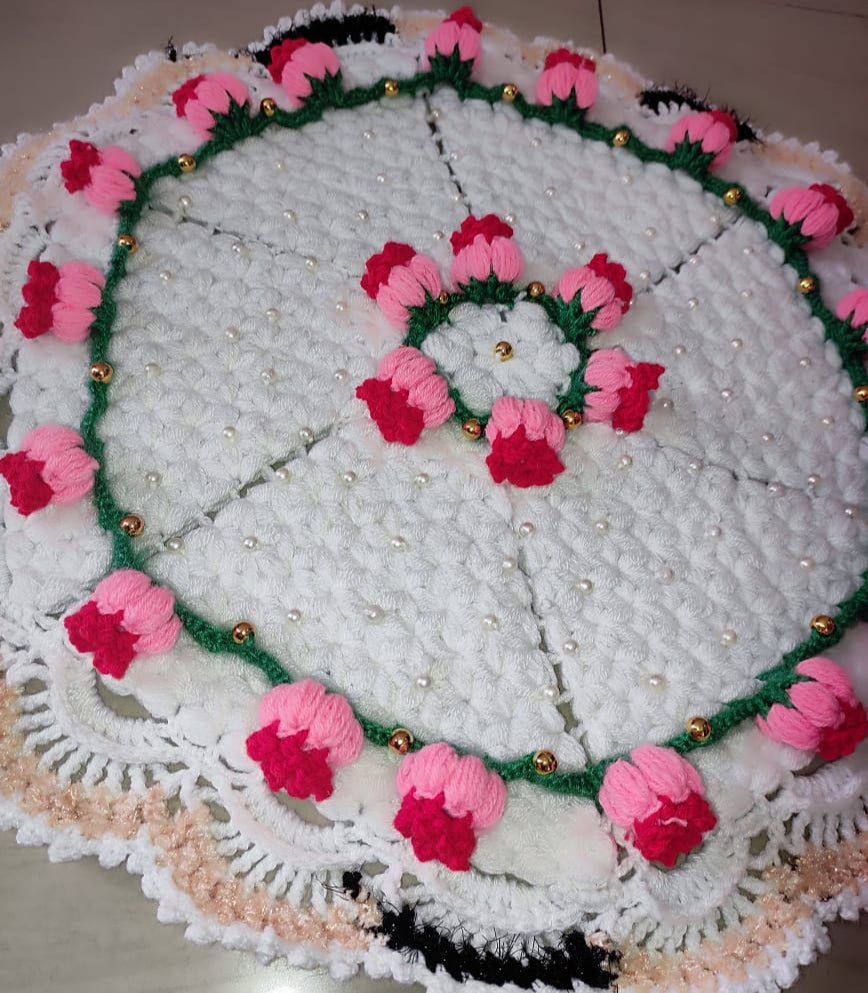 Premium thalposh White base and pink and red touch flower