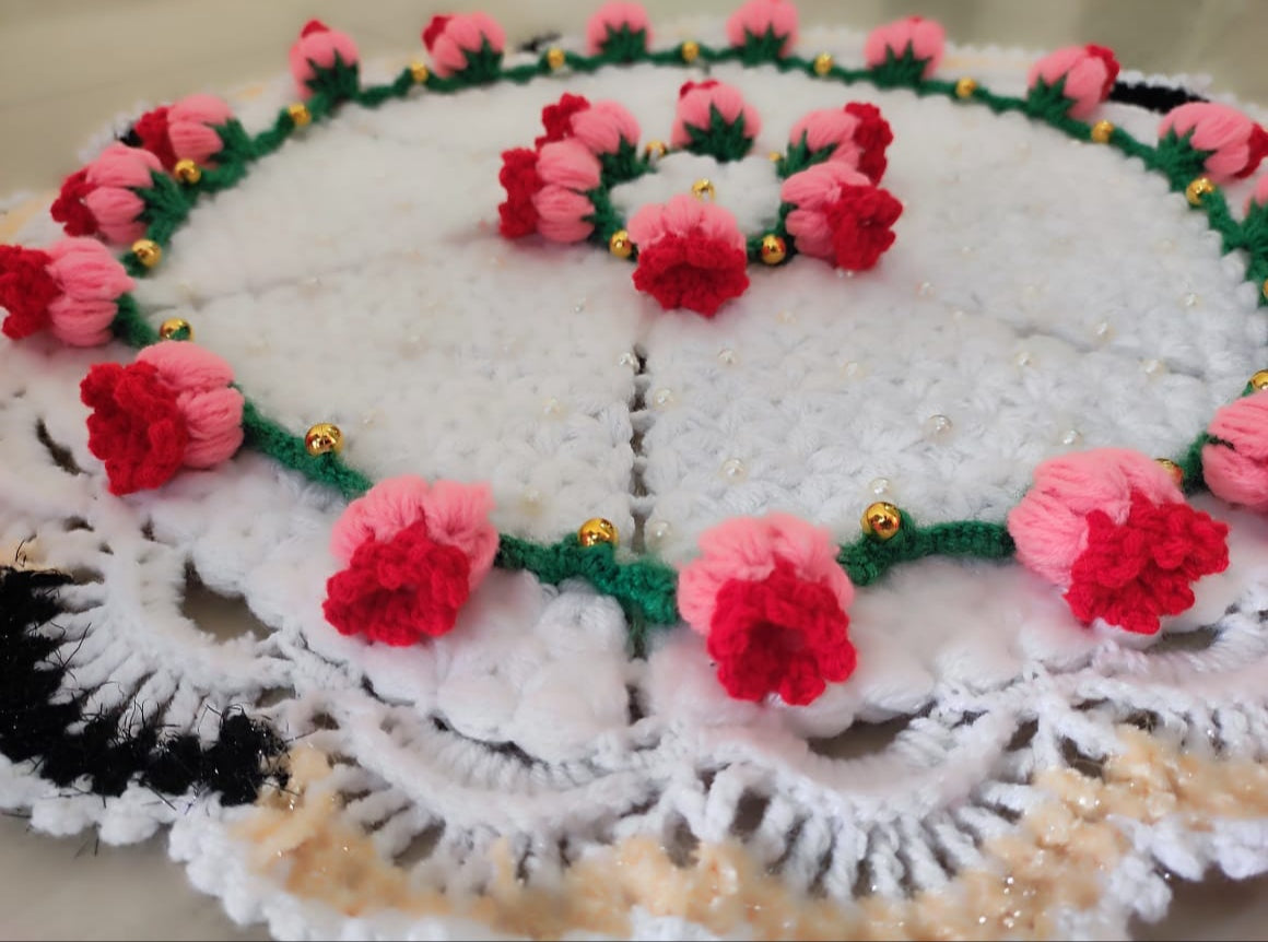 Premium thalposh White base and pink and red touch flower
