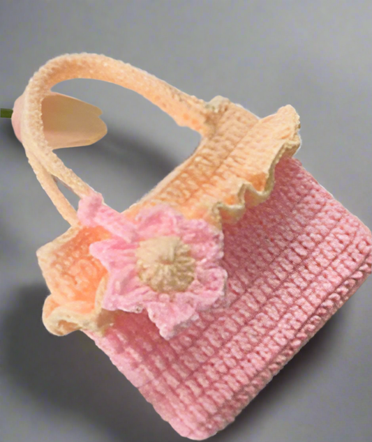 Princess Handbag easy to carry in hand - Light pink